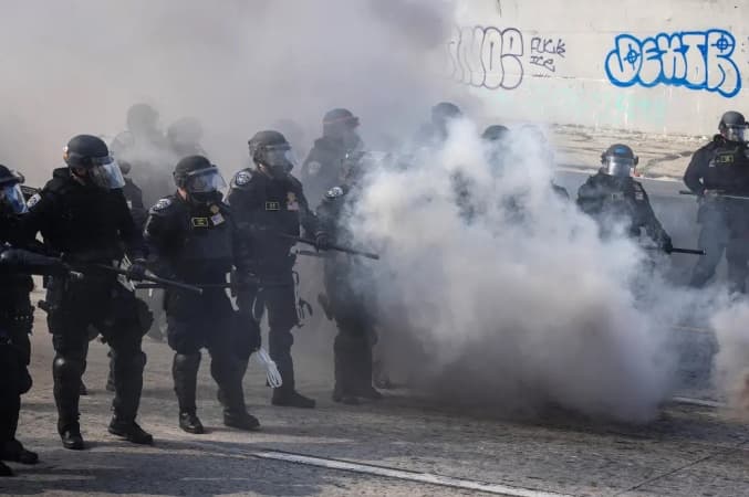 Rioters overwhelm law enforcement officers, take over roads, burn cars as US immigration protests escalate