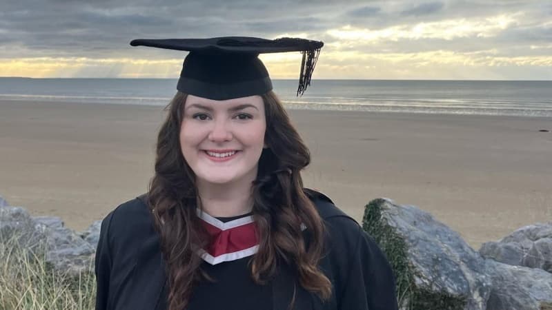 Not getting 646 jobs after graduating made me question uni