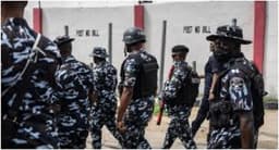 Suspects open fire on police investigators, injure officers