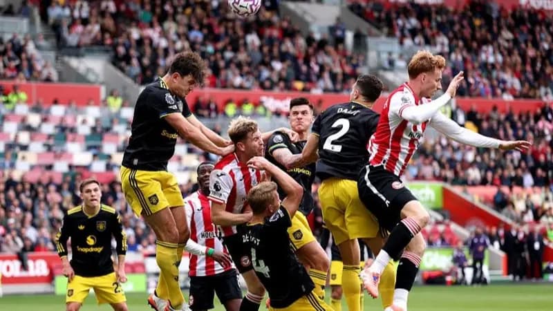 Fernandes misses penalty as Brentford beat Man Utd