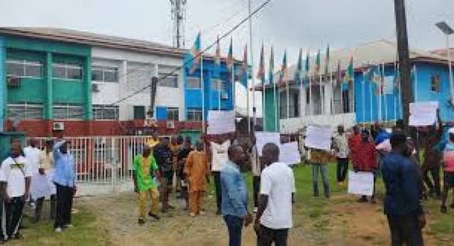 APC LG chairmen in Cross River protest, lock party secretariat