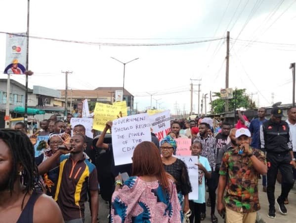 Surulere residents protest Lagos Government’s takeover of Baptist School land