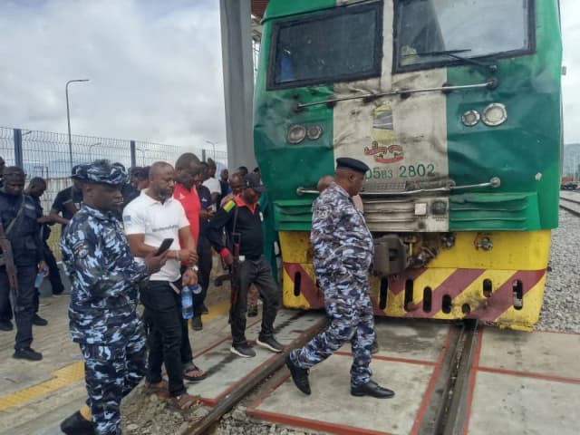 Security operatives rescue stranded passengers as train derails in Kogi