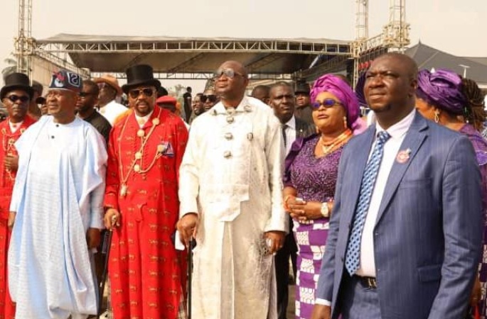 Jonathan joins NDDC MD for urial of ate Ayakoro Monarch