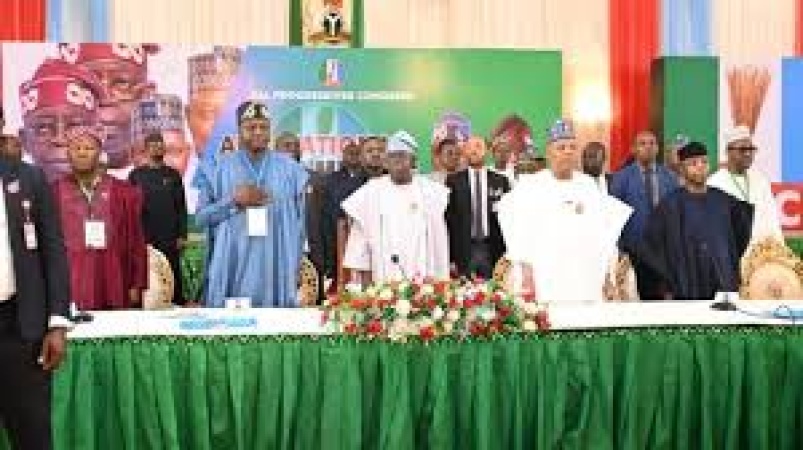 Six ex-PDP govs attend APC caucus meeting in Villa