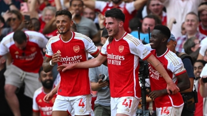 Premier League: Arsenal thrash Villa to end year five points clear