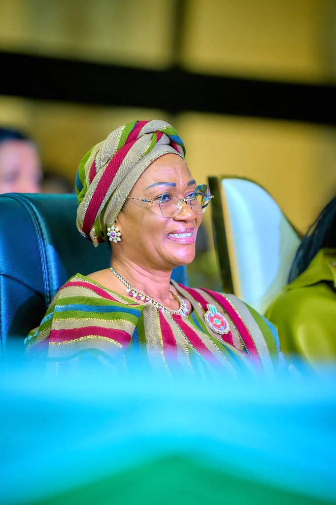 Remi Tinubu sparks debate after asking Adeleke to stop singing at Ooni’s event