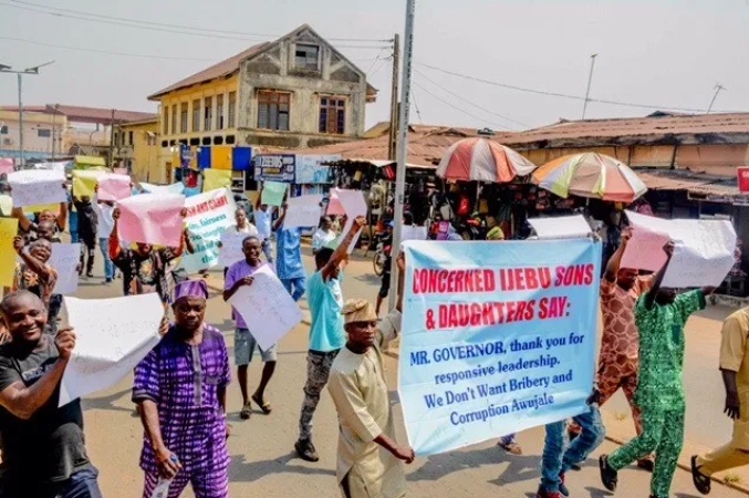 Awujale Stool: Protesters endorse suspension, demand stiff penalties for bribe givers