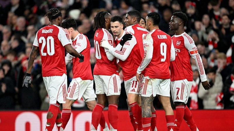 Four-goal burst helps Arsenal power past Wigan