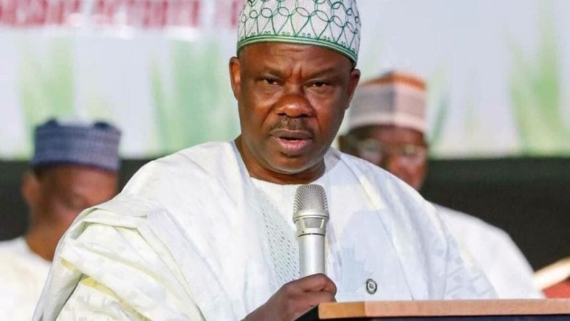 Senator Ibikunle Amosun in pains, loses brother, Oyesiku