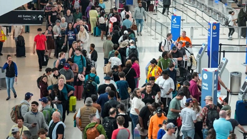 Passengers at US airports face record wait times as TSA staff shortages worsen amid DHS shutdown