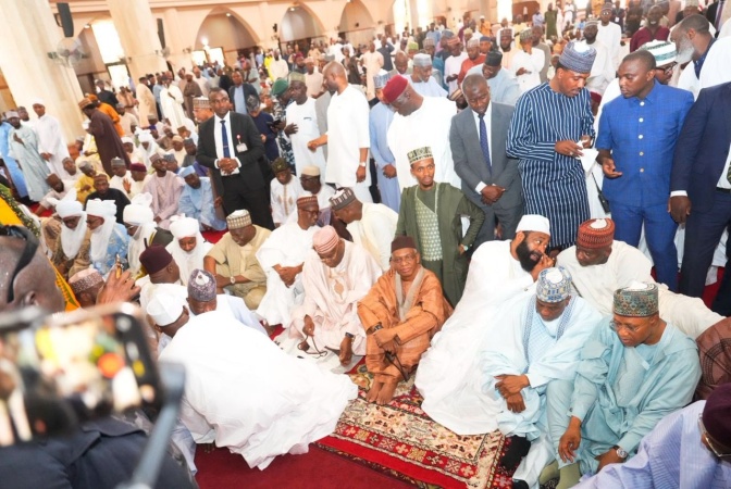 Tambuwal, Amaechi, Obi, dignitaries at El-Rufai’s mother’s burial