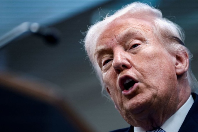 Trump threatens to jail unspecified reporter over airmen rescue leaks