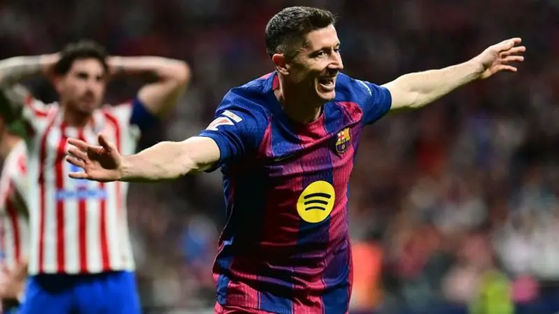 Lewandowski strikes late as Barca fight back to beat Atletico