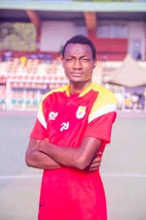 Wikki Tourists defender dies in auto crash