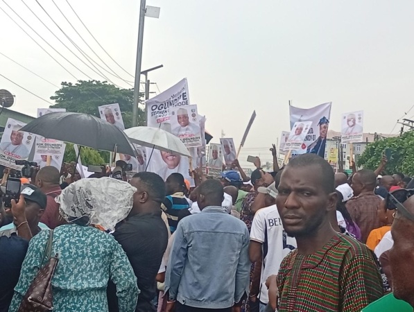Primaries: Protesters storm Lagos APC secretariat, express grievances