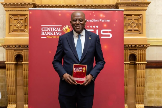 Cardoso receives Central Bank of the Year Award