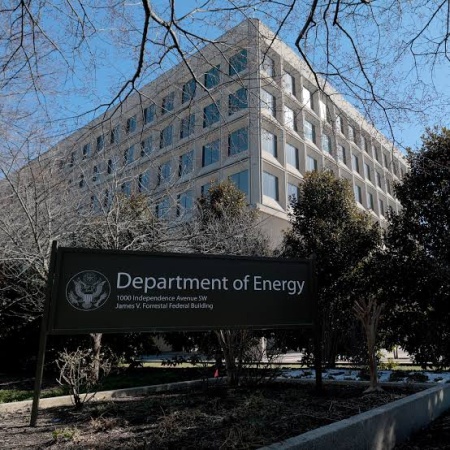 US orders emergency power steps as heat wave threatens record electricity demand