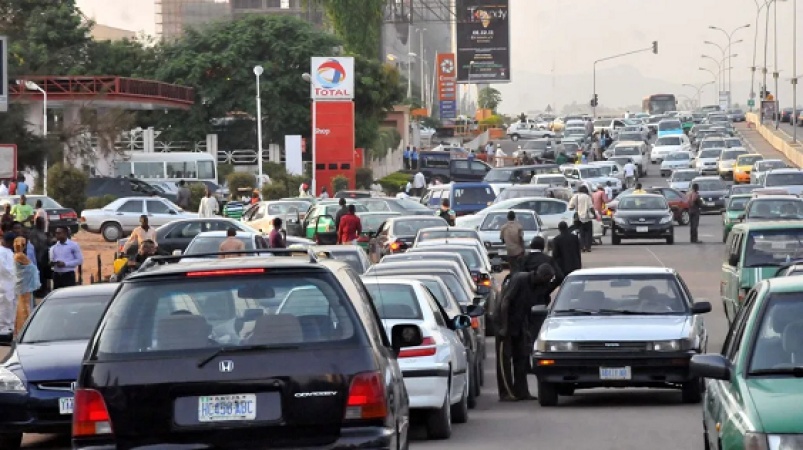 FG: Oil marketers selling above market price will be sanctioned
