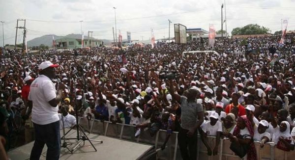 •Fayemi addressing a rally in Ado Ekiti